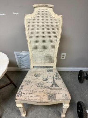 ACCENT CHAIR