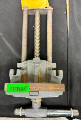 WOODWORKING VISE