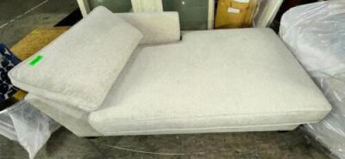 CHAISE LOUNGE
