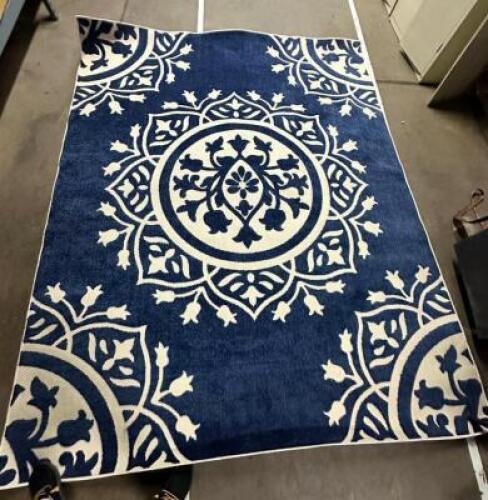 8'X10' AREA RUG