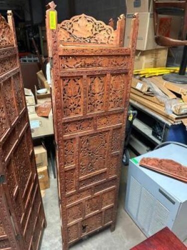 FOUR PANEL DECORATIVE ROOM PARTITION.