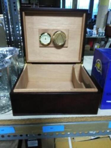 DESCRIPTION: (1) CIGAR HUMIDOR BRAND/MODEL: INCLUDES HUMIDIFIER AND HYGROMETER QTY: 1