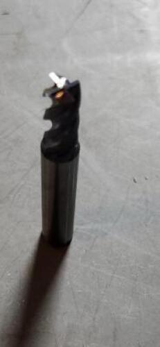 DESCRIPTION: (4) SOLID CARBIDE CORNER RADIUS END MILL BRAND/MODEL: WIDIA 2545570 SIZE: 7mm DIA 16mm LOC 0.2 RAD RETAIL$: $81.61 QTY: 4