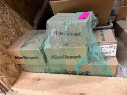 DESCRIPTION: ASSORTED DOOR HANDLE AND KNOB KITS BRAND/MODEL: KWIKSET QTY: 1