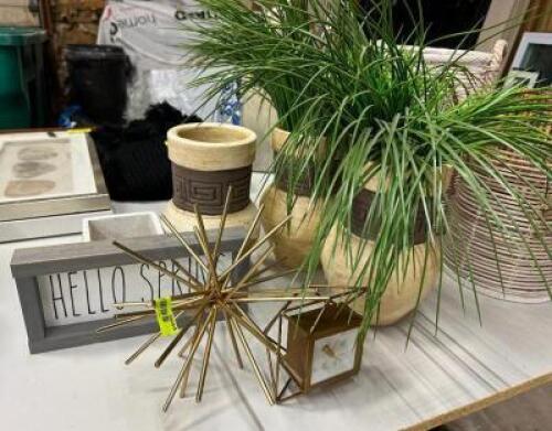 DESCRIPTION: ASSORTED DECOR AS SHOWN QTY: 1