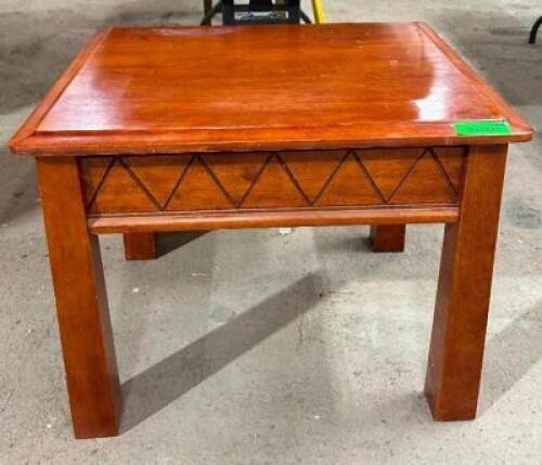 DESCRIPTION: WOODEN END TABLE SIZE: 22"X26"X21" QTY: 1