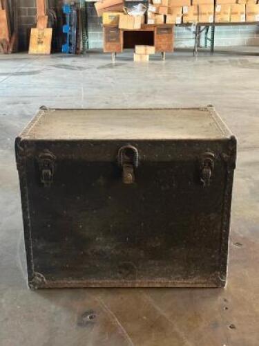 VINTAGE CHEST