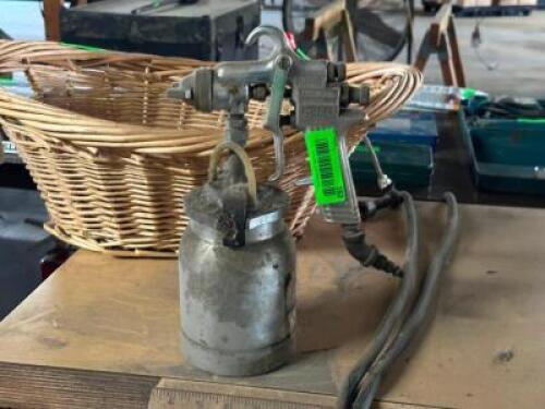 PNEUMATIC SPRAY CAN