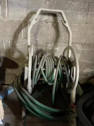 HOSE REEL WITH ADDITIONAL CONTENTS OF SHELF