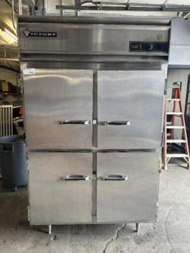 DESCRIPTION: VICTORY TWO DOOR / SPLIT DOOR HEAT AND HOLD CABINET. BRAND / MODEL: VICTORY ADDITIONAL INFORMATION 208 VOLT, 20 AMP, 1 PHASE CONTACT For
