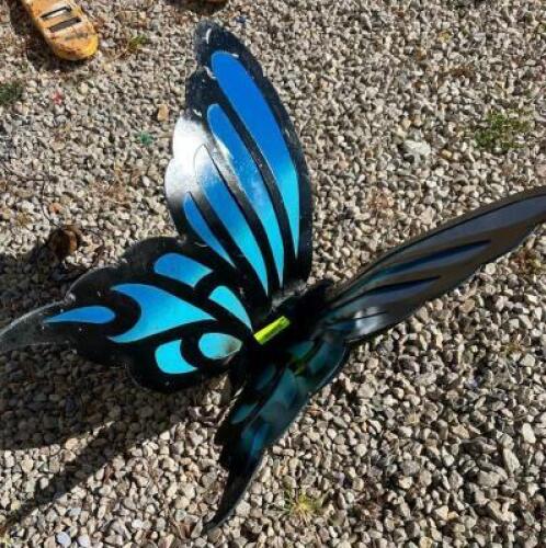 DESCRIPTION: METAL BUTTERFLY SIZE: 27"X26" QTY: 1