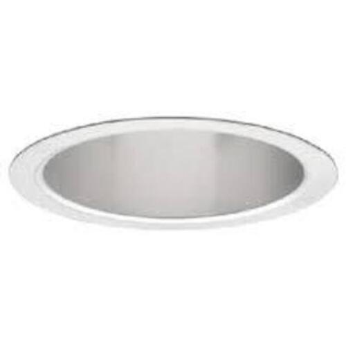 DESCRIPTION: (3) SPECULAR REFLECTOR HAZE RECESSED LIGHT FIXTURE BRAND/MODEL: HALO #404H INFORMATION: WHITE SIZE: 6" RETAIL$: $68.15 EA QTY: 3