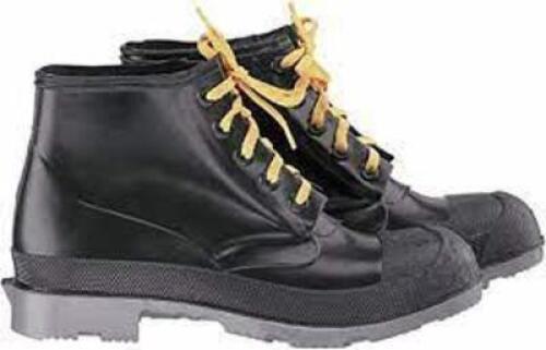 DESCRIPTION: (1) POLYBLEND CHEMICAL RESISTANT BOOTS BRAND/MODEL: DUNLOP #86103 RETAIL$: $20.00 SIZE: SIZE 9 QTY: 1