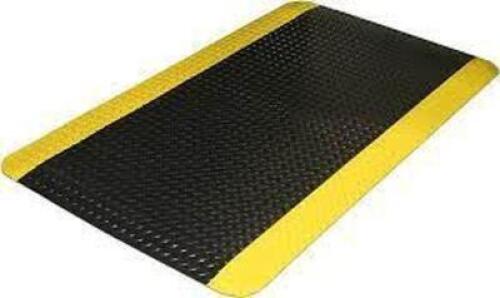 DESCRIPTION: (1) ANTI FATIGUE MAT BRAND/MODEL: CONDOR DIAMOND TUFF #39R772 INFORMATION: BLACK AND YELLOW SIZE: 3X5 RETAIL$: $137.83 EA QTY: 1