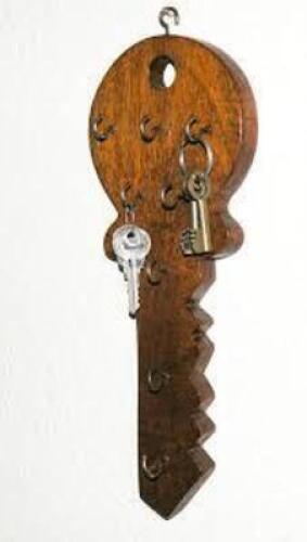 DESCRIPTION: (3) KEY HOLDER WALL DECOR BRAND/MODEL: VINTAGE AND RETRO INFORMATION: WOODEN KEY SHAPED RETAIL$: $24.95 EA QTY: 3