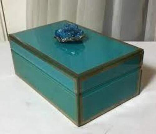 DESCRIPTION: (1) JEWELRY BOX WITH QUARTZ GEOD ON TOP BRAND/MODEL: COLE INFORMATION: ACTUAL ITEM IS GRAYISH LIGHT BLUEISH NOT TEAL SIZE: 8.25� long x 5