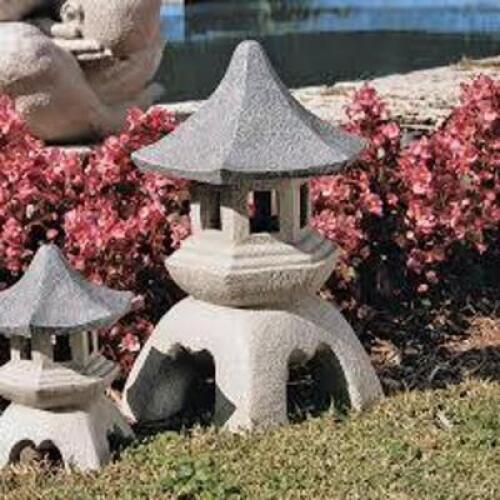 DESCRIPTION: (1) GARDEN DECOR BRAND/MODEL: ASIAN LANTERN RETAIL$: $200.00 EA QTY: 1