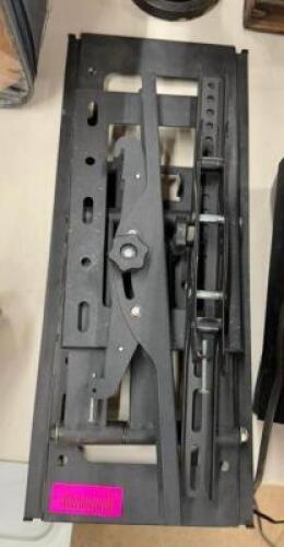 DESCRIPTION: TV WALL MOUNT QTY: 1