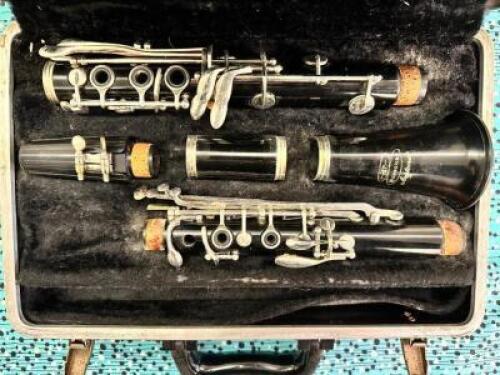 BUESCHER ARISTOCRAT PLASTIC CLARINET