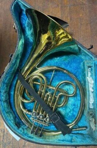 VINTAGE GEYER SINGLE FRENCH HORN WITH HARD CASE