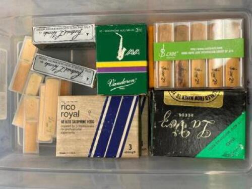 LARGE BOX OF ASSORTED SAXOPHONE REEDS / NEW CONDITION