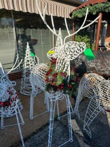 LARGE REINDEER