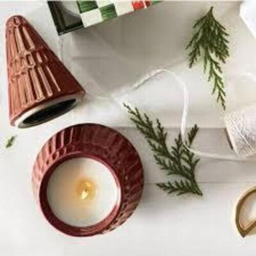 DESCRIPTION: (1) CERAMIC TREE CANDLE BRAND/MODEL: BETTER HOME AND GARDENS INFORMATION: CHERRY AND CLOVE 8.5 OZ RETAIL$: $12.87 EA QTY: 1