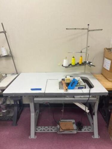TAIKO OVERLOCKING SEWING MACHINE WITH TABLE