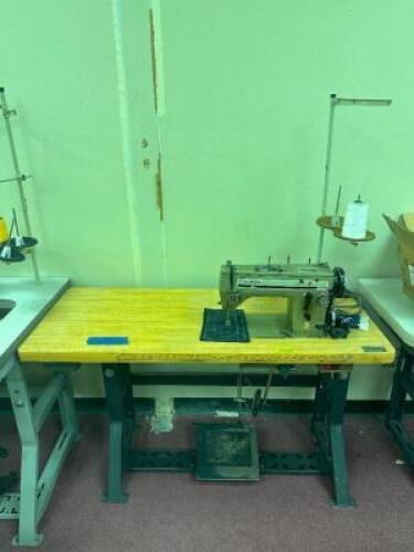 SINGER 20U33 SEWING MACHINE WITH TABLE