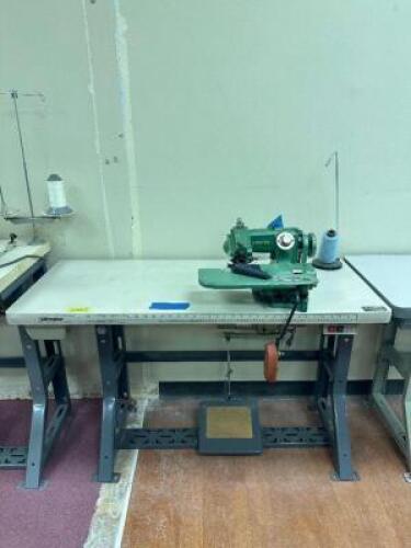 CENTER INDUSTRIAL BLIND STICH SEWING MACHINE WITH TABLE