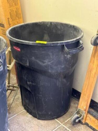 RUBBERMAID WASTE BIN
