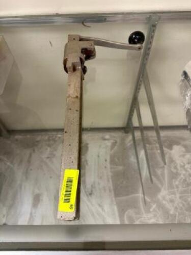 TABLE MOUNTED CAN OPENER