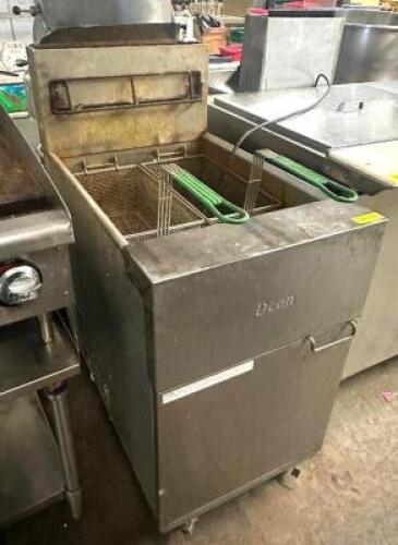 DESCRIPTION DEAN 60 LB. GAS DEEP FRYER W/ BASKETS BRAND / MODEL: DEAN SR162GP ADDITIONAL INFORMATION NATURAL GAS. LOCATION BAY 6 QTY 1