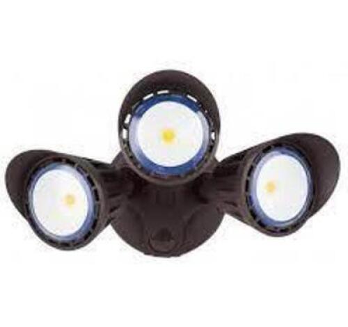 DESCRIPTION: (1) LED SECURITY LIGHT BRAND/MODEL: WESTGATE SIZE: 30W RETAIL$: $101.52 EA QTY: 1