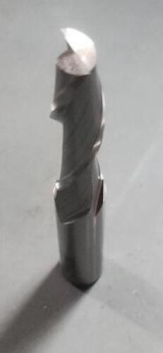 DESCRIPTION: (1) COBALT SQ END MILL BRAND/MODEL: HERTEL 84213438 SIZE: 7/16" DIA 1-3/4" LOC RETAIL$: $25.09 QTY: 1