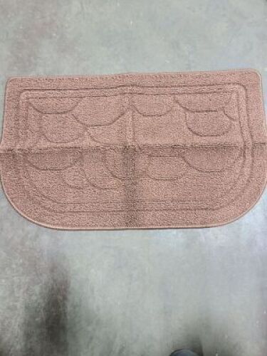 DESCRIPTION: (2) BATHROOM MAT RUGS BRAND/MODEL: FARMLYN CREEK INFORMATION: BROWN RETAIL$: $16.99 EA QTY: 2