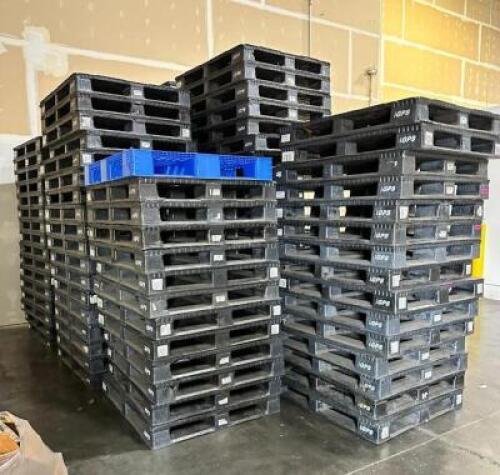 (25)- STANDARD SIZE PLASTIC PALLETS