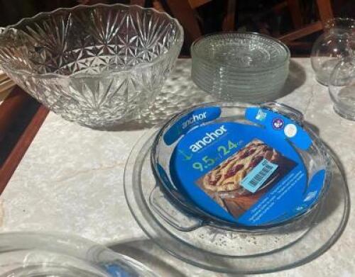 ASSORTED GLASS TRAYS AND BOWLS.