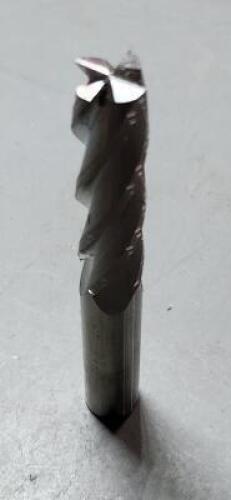 DESCRIPTION: (1) SOID CARBIDE SQ END MIL BRAND/MODEL: HERTEL 88246178 SIZE: 1/2" DIA 2" LOC RETAIL$: $65.73 QTY: 1