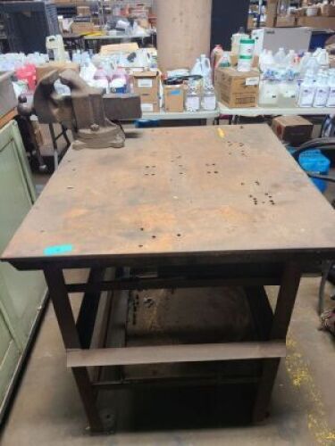 DESCRIPTION: (1) WORKSTATION WITH VISE GRIP QTY: 1