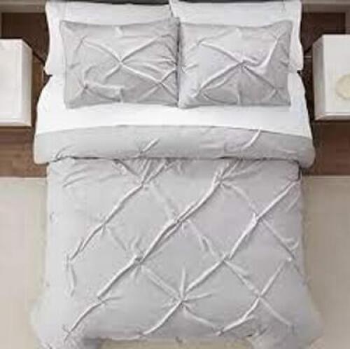 DESCRIPTION: (2) EMBELLISHED DUVET SET BRAND/MODEL: SERTA SIMPLEY CLEAN INFORMATION: WHITE SIZE: FULL-QUEEN RETAIL$: $33.69 EA QTY: 2