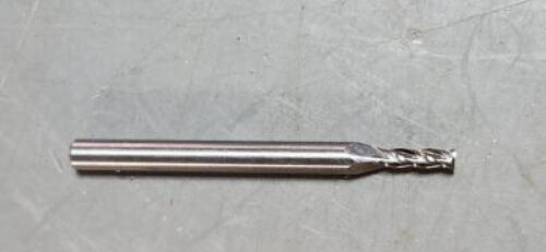DESCRIPTION: (1) SOLID CARBIDE SQ END MILL BRAND/MODEL: ATRAX 85300051 SIZE: 5/64" DIA 1/4" LOC QTY: 1