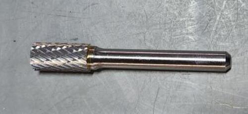 DESCRIPTION: (2) SOLID CARBIDE CYLIDER BURBRAND/MODEL: ATRAX 85285427SIZE: 3/8" DIA 1/4" SDRETAIL$: $38.30QTY: 2