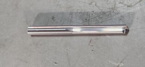 DESCRIPTION: (1) SOLID CARBIDE STRAIGHT FLUTE DRILL BIT BRAND/MODEL: HERTEL 74129214 SIZE: 7/32" DIA RETAIL$: $34.05 QTY: 1
