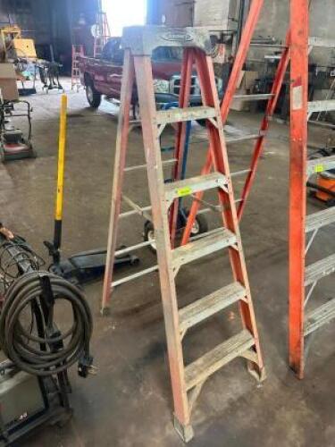 WERNER 6' FIBERGLASS LADDER