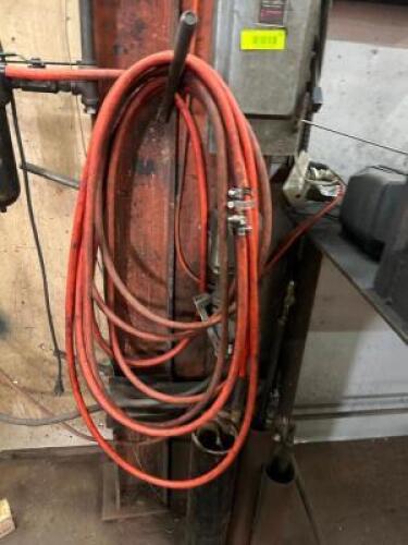 30' SECTION OF 3/8" AIR HOSE W/ REGULATOR.