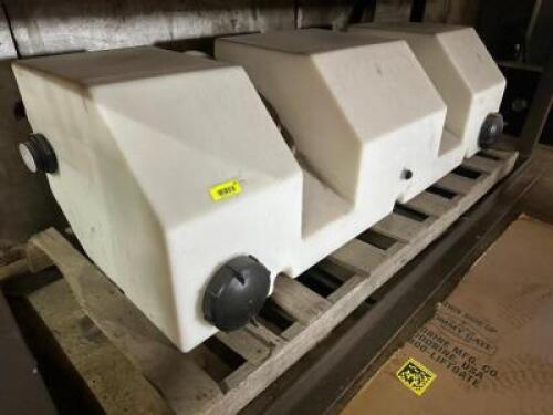 LARGE CAPACITY SALT SPREADER BRINE TANK.