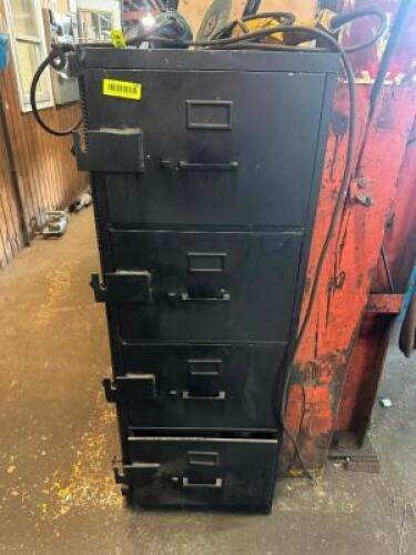FOUR DRAWER METAL FILE CABINET.