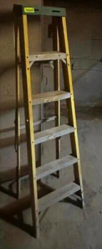 6' FIBERGLASS LADDER - YELLOW