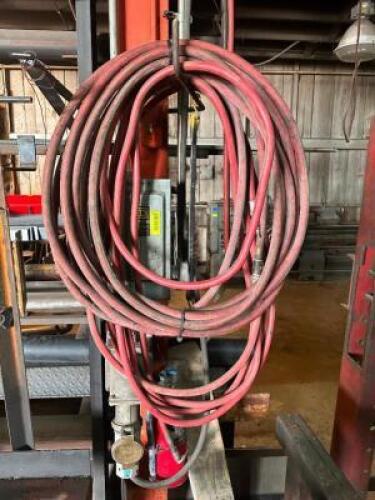 30' SECTION OF 3/8" AIR HOSE W/ REGULATOR.